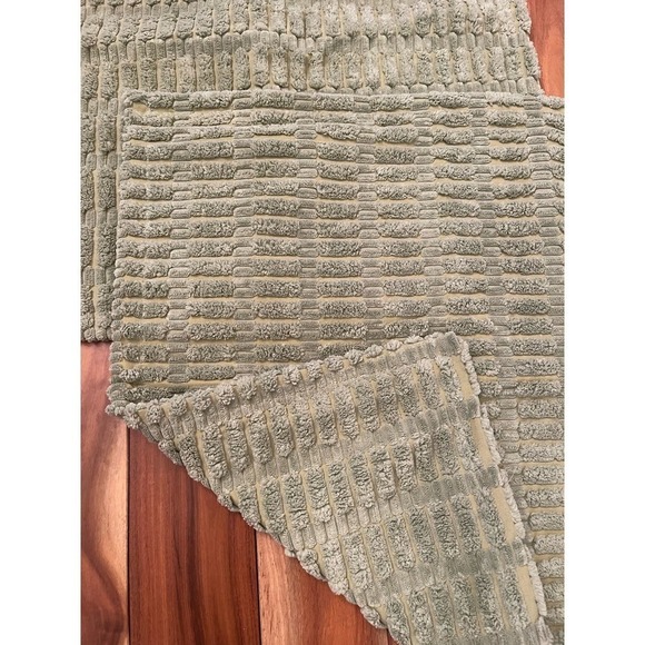 COPY - NWOT Set of 2 sage green throw pillow covers w/zip closure, Sz 21 x 21” - Picture 3 of 5